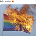 Feliz martes, con gasolina y mecheros