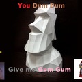 El Moai Feliz dice: You Dum Dum Give me Gum Gum. (Hecho en el 16/03/2022)
