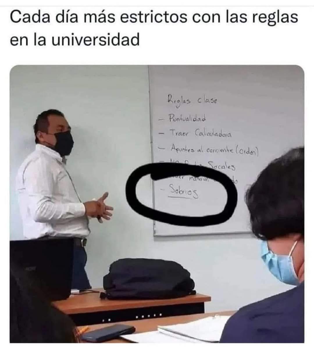 La uni cada vez más modo jefe final del Dark Souls - meme