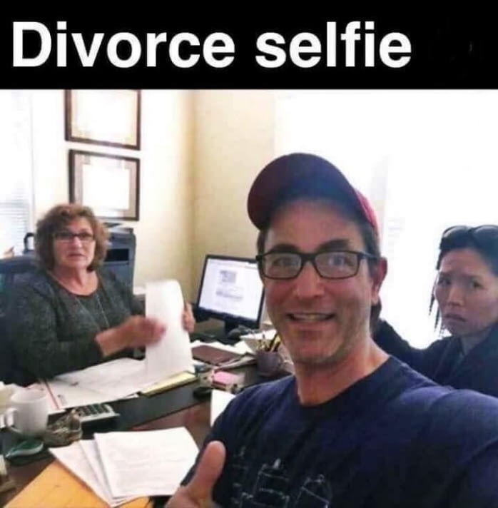 divorce selfie - meme
