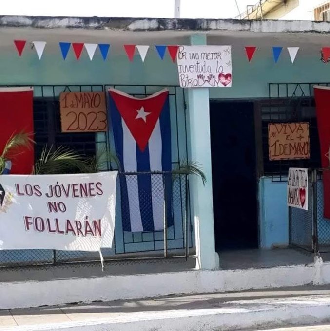 Propaganda 100% real comunista. Pobre juventud cubana - meme