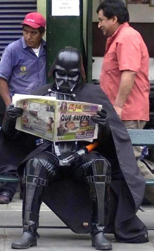 Vader leyendo noticias noticiosas - meme