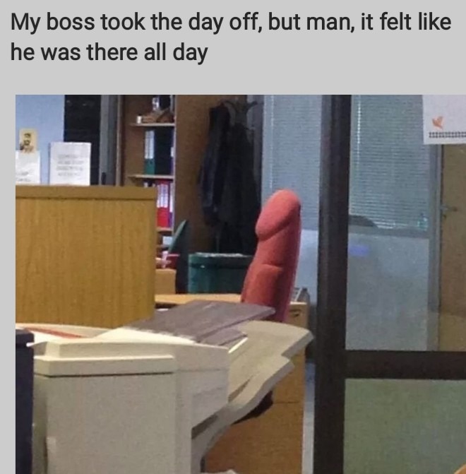 My boss' chair - meme