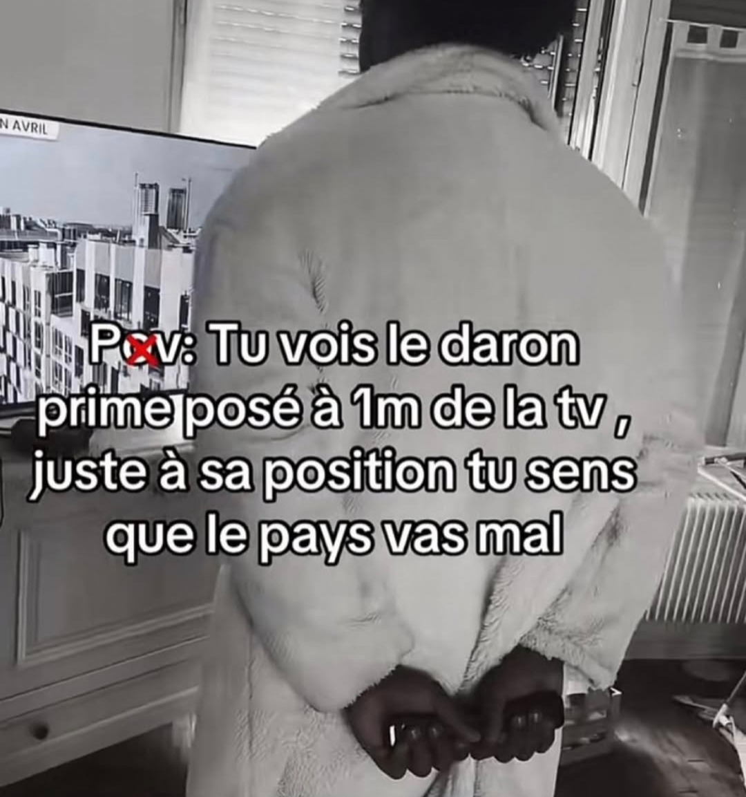 Tu vois le daron posé devant la télé et tu sais que le pays va mal - meme