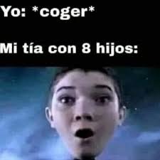 MI TIA CON ALGO  BLANCO ATRAS - meme