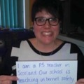 Sou uma professora P5 na Escócia. Nossa escola está ensinando segurança na Internet. Por favor, compartilhe, para mostrar às crianças até onde as fotos podem ir! -Michelle- // P0L4R