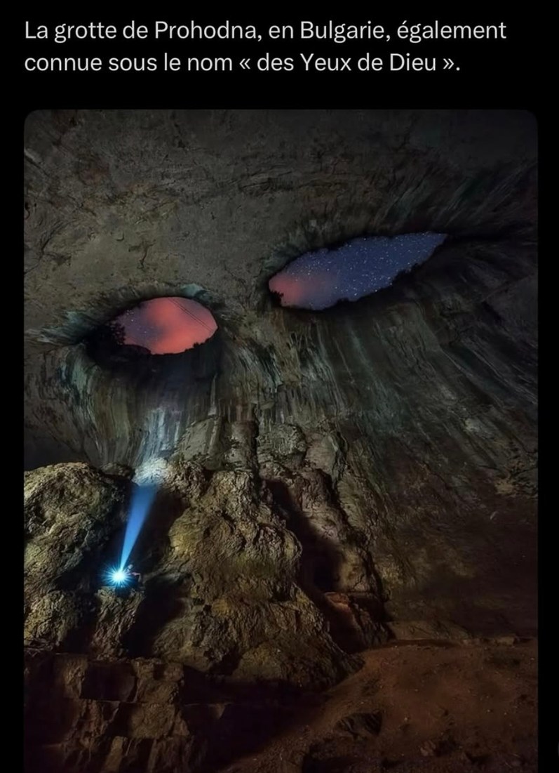 La grotte qui te juge avec ses yeux chelous - meme