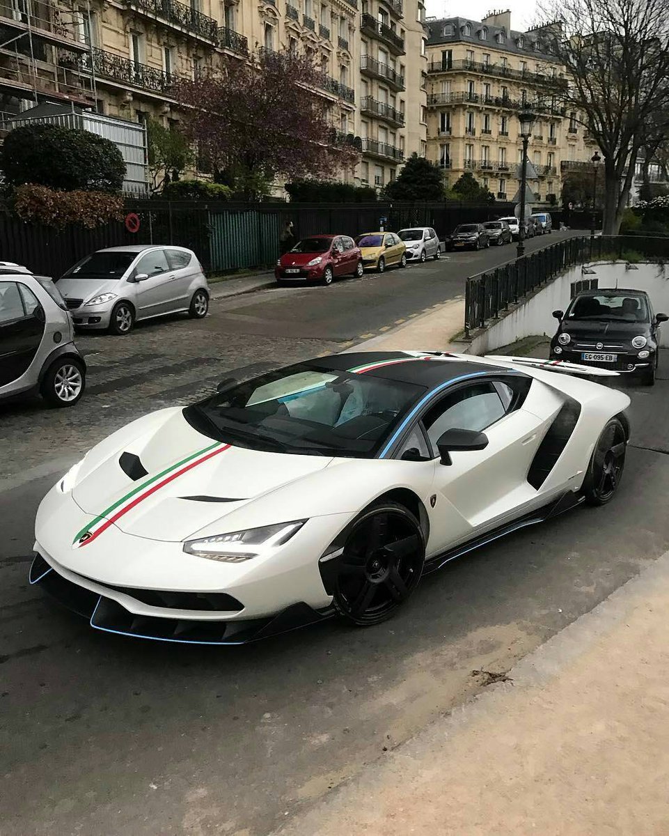 O mito Italiano e um Lamborghini Centenario - meme
