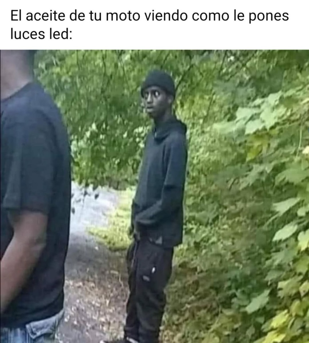 el aceite de la moto viendo tus leds facheros - meme