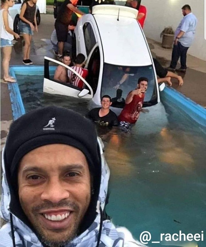 ele atacou novamente - meme