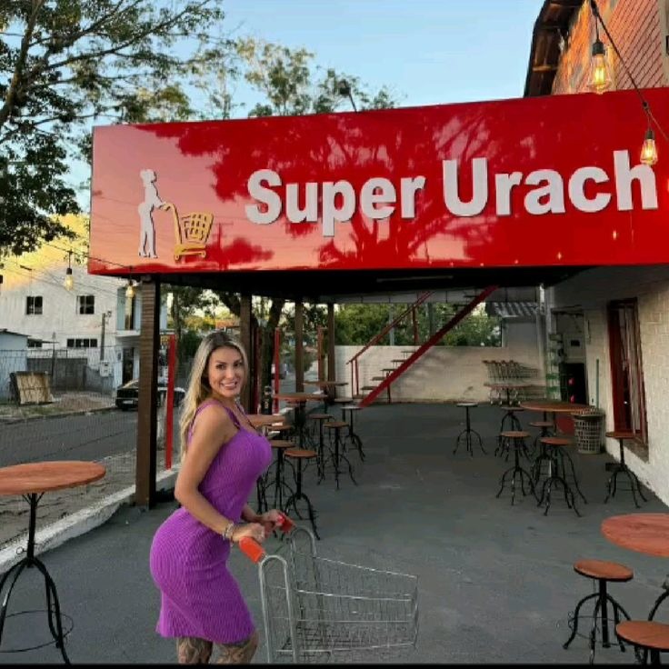 Até Satanás tem medo dessa mulher - meme