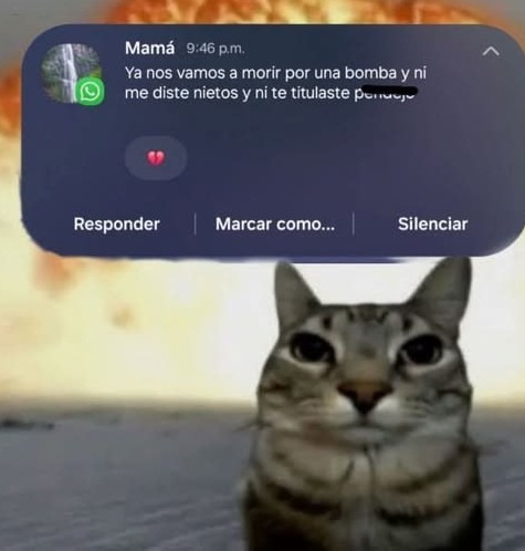 Mi mamá a las 9:46pm con la bomba atómica activada emocionalmente - meme