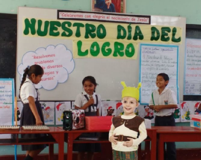 En vez feliz dia del logro, es feliz dia del ogro - meme