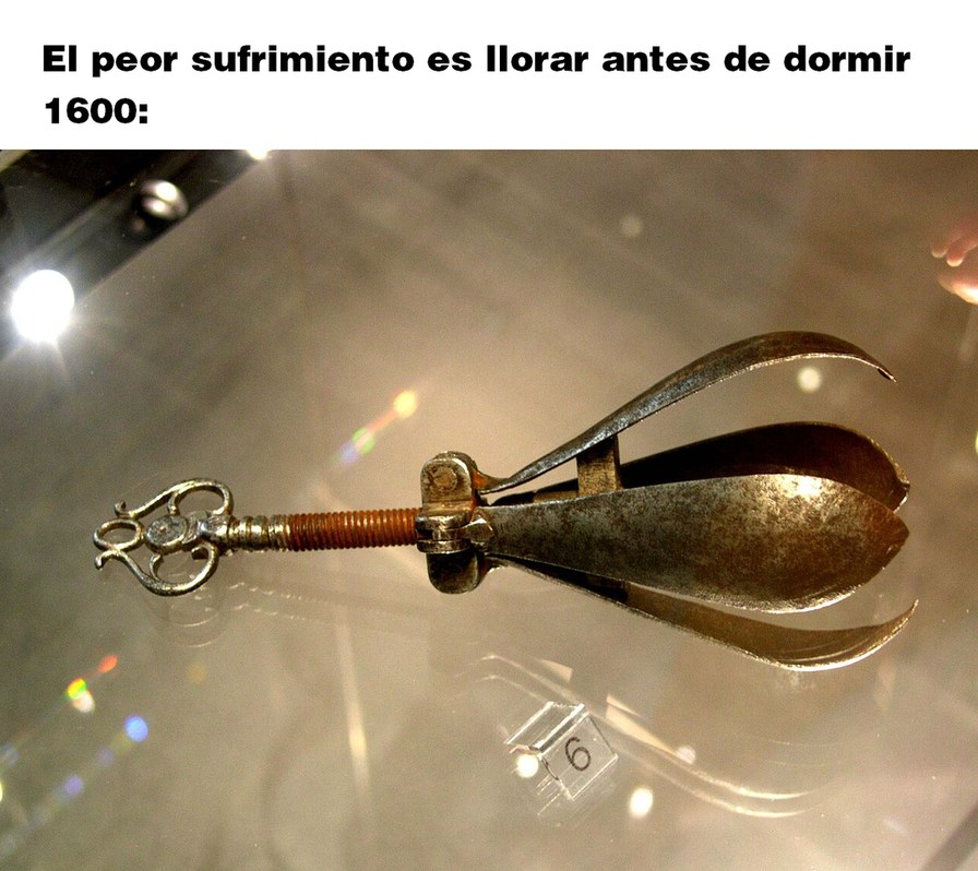 Ese instrumento se llama pera de la angustia, si eras condenadode homosexualidad o blasfemia, era introducido en algunos orificios del cuerpo - meme