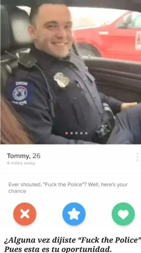 El Tinder de un policía - meme