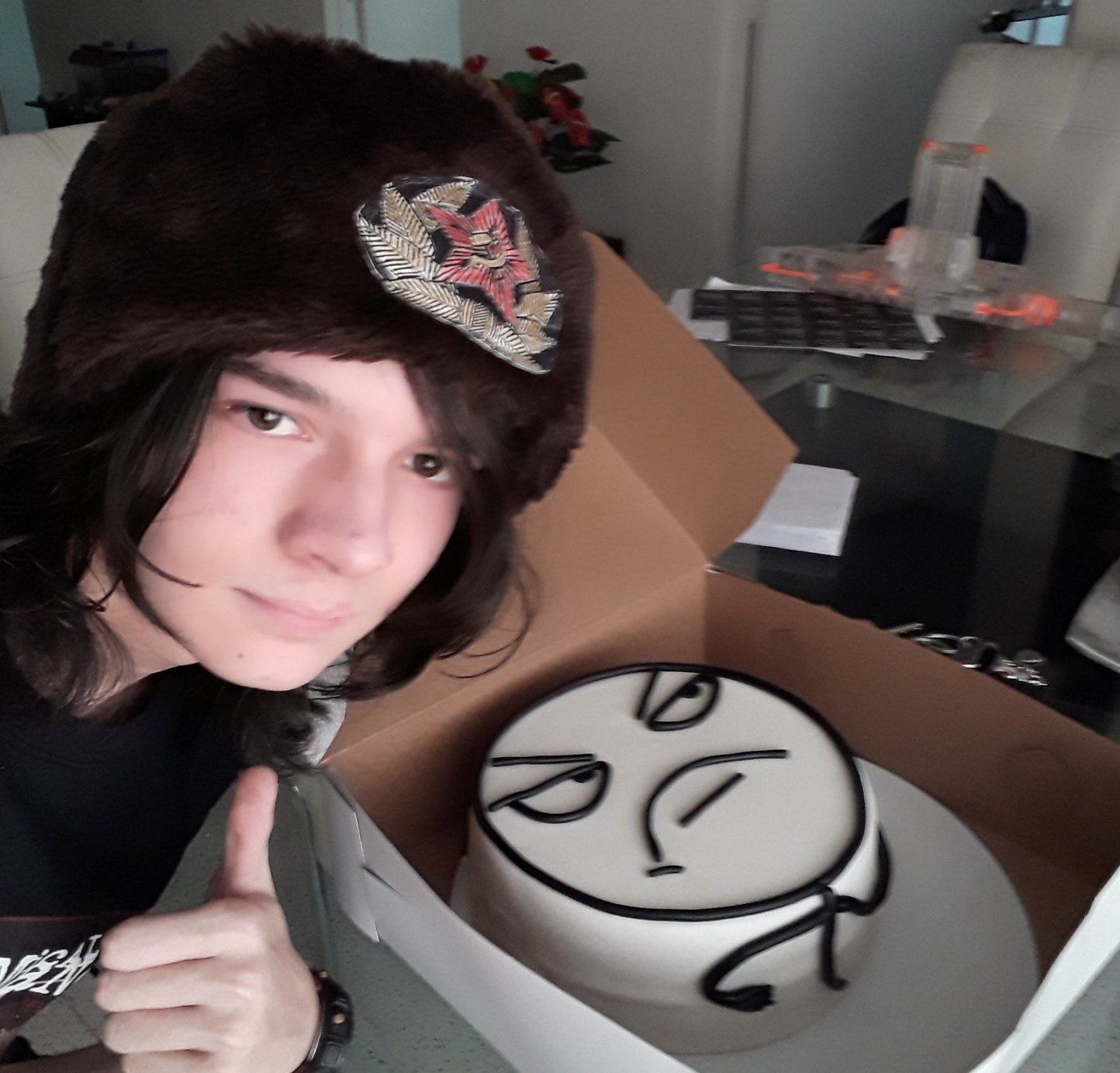 Torta + face reveal - meme