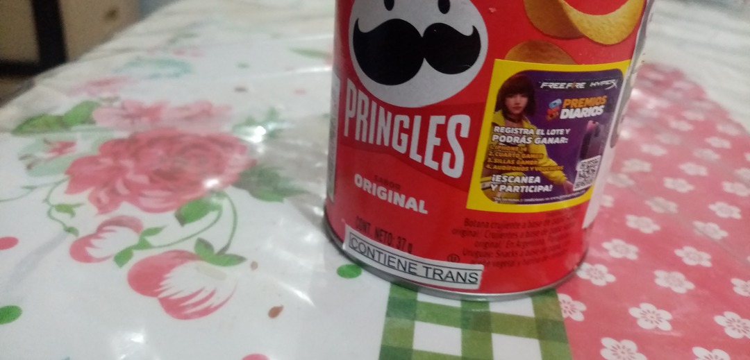 acabo de comprar Pringles y anda algo raro? - meme