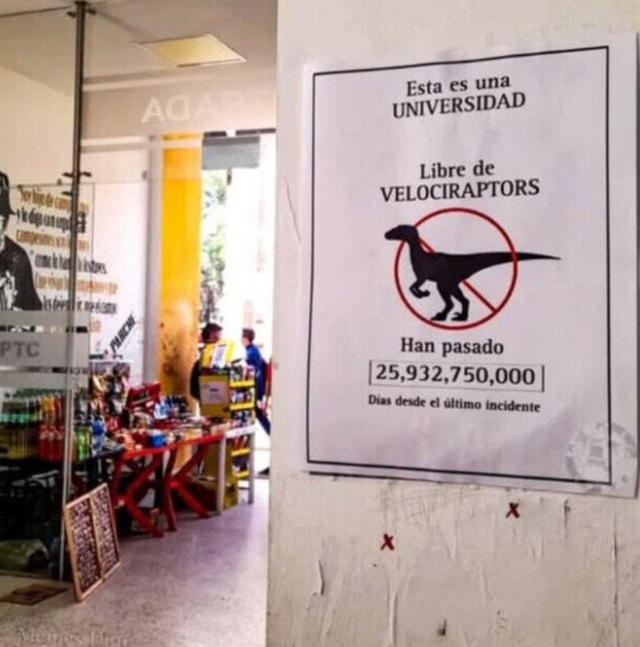 Universidad libre de velociraptors desde hace 25 mil millones de días - meme