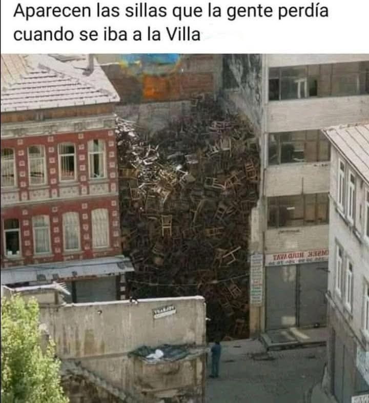 aparecieron todas las sillas perdidas en la villa como por arte de magia - meme