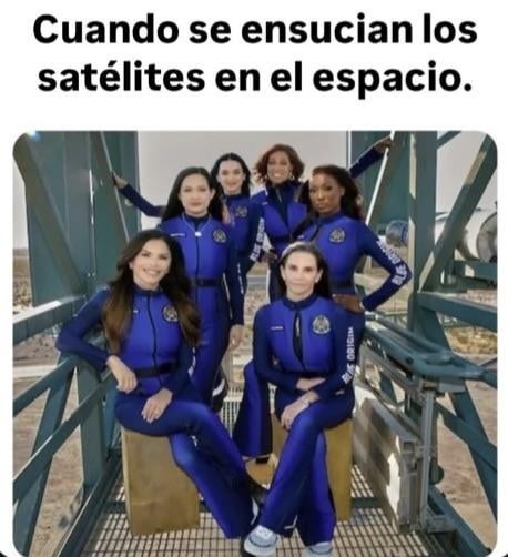 Cuando hasta los satélites necesitan pasar por el túnel de lavado - meme