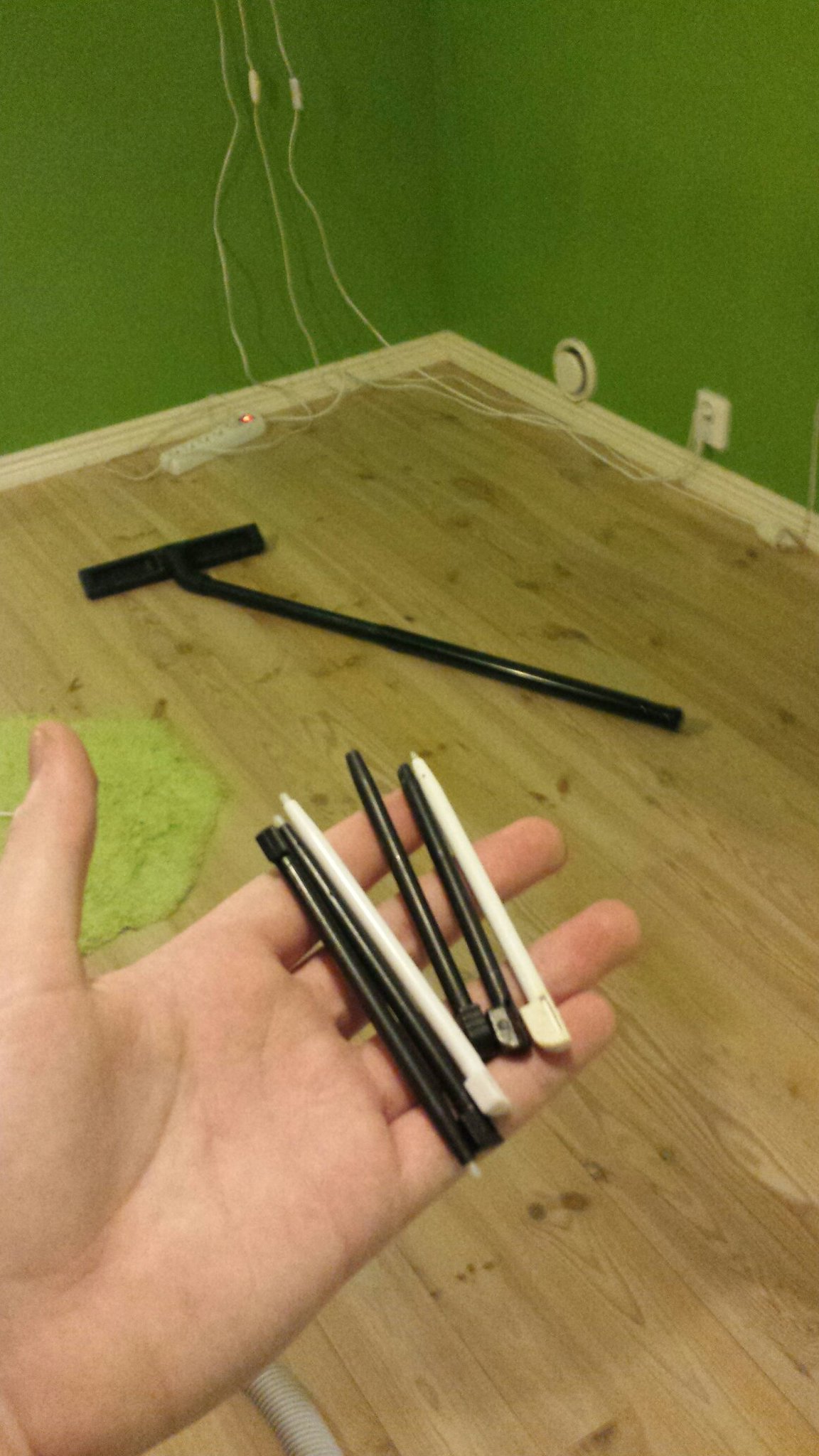 Cleaned my room and found like 6 Nintendo DS styluses. - meme