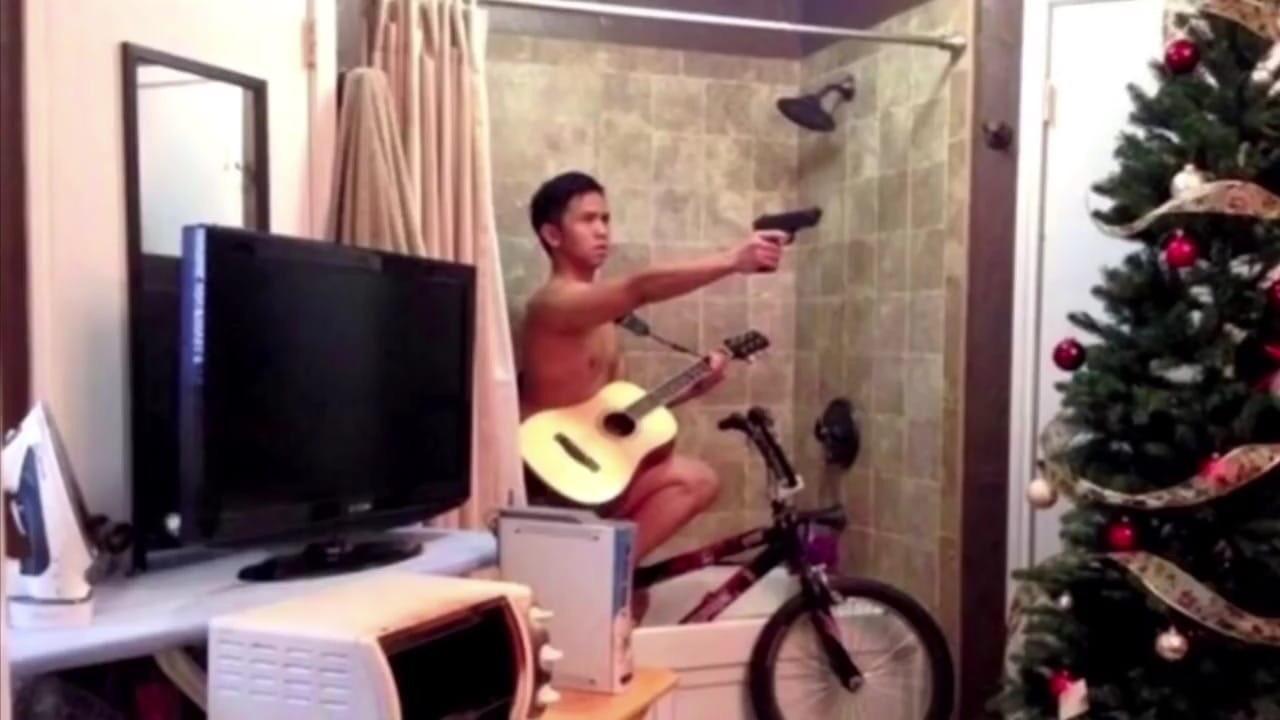 qndo vc ra tocando violão enquanto anda de bike no banho e ouve um barulho - meme