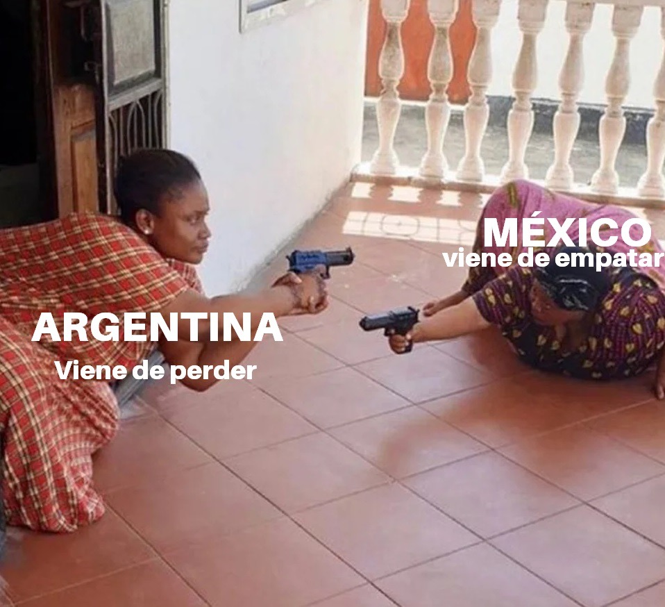 Argentina que viene de perder vs mexico que se la juega con el empate, momo original - meme