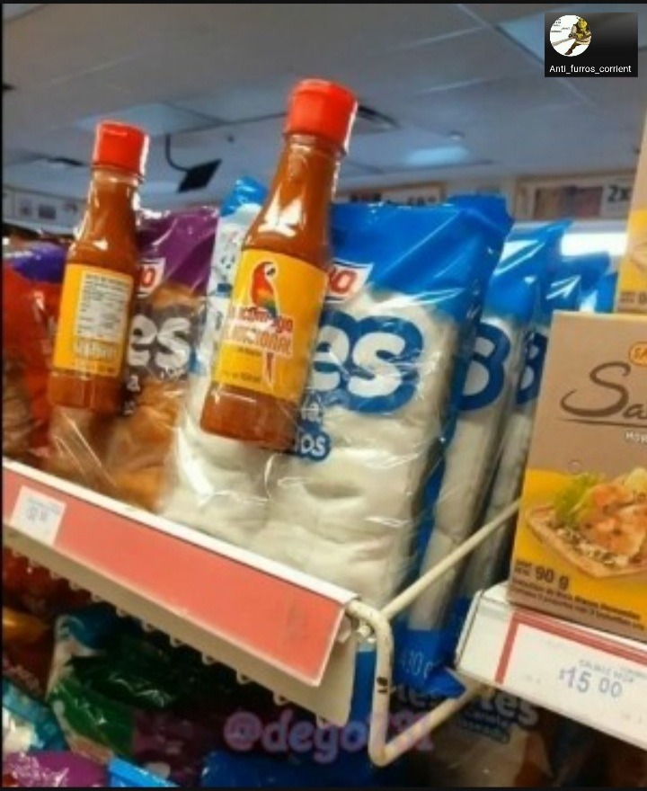 Acá en México todo lleva salsa - meme