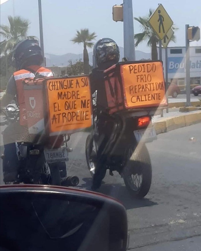 El pedido llegó volando porque el repartidor se llevó medio barrio - meme