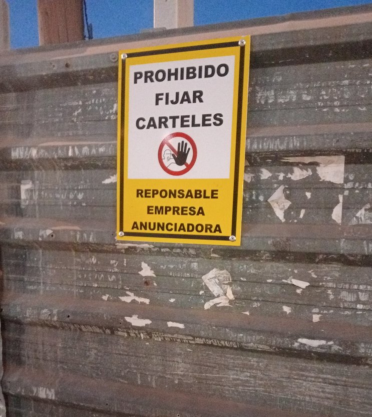 Prohibido fijar carteles. - meme